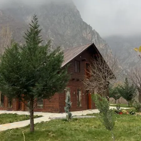 Bujtina Alpine Vanat Hotel *