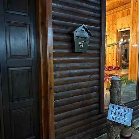 Bujtina Alpine Vanat Hotel *
