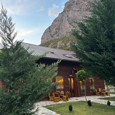Bujtina Alpine Vanat Hotel *